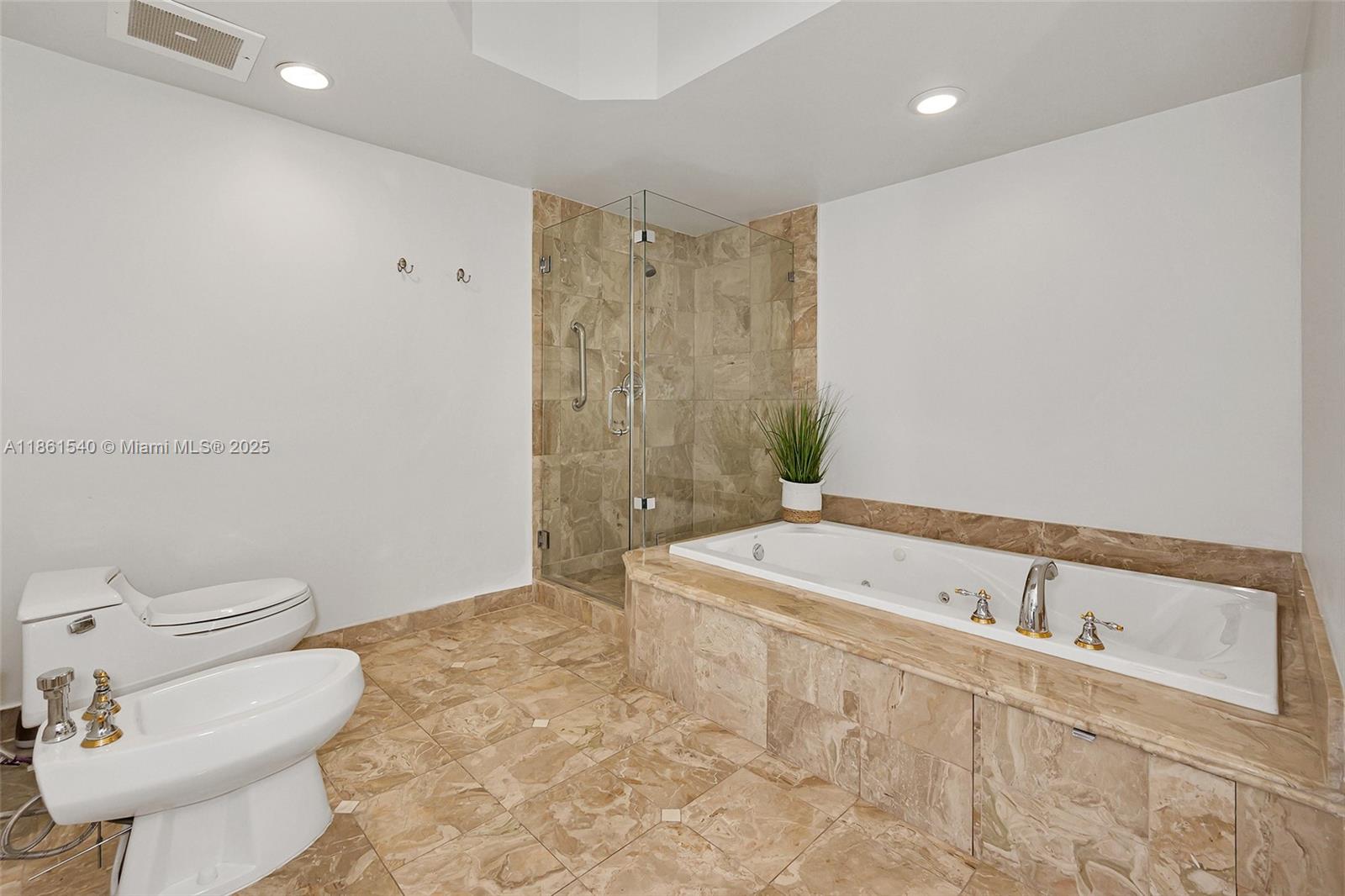 SOLIMAR CONDO - Residential