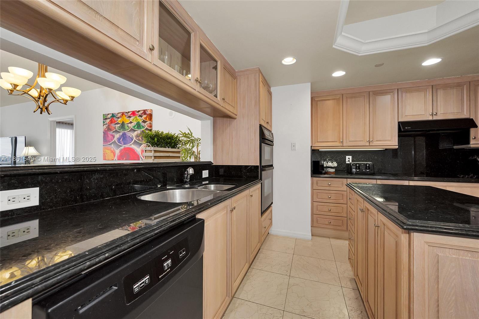 SOLIMAR CONDO - Residential