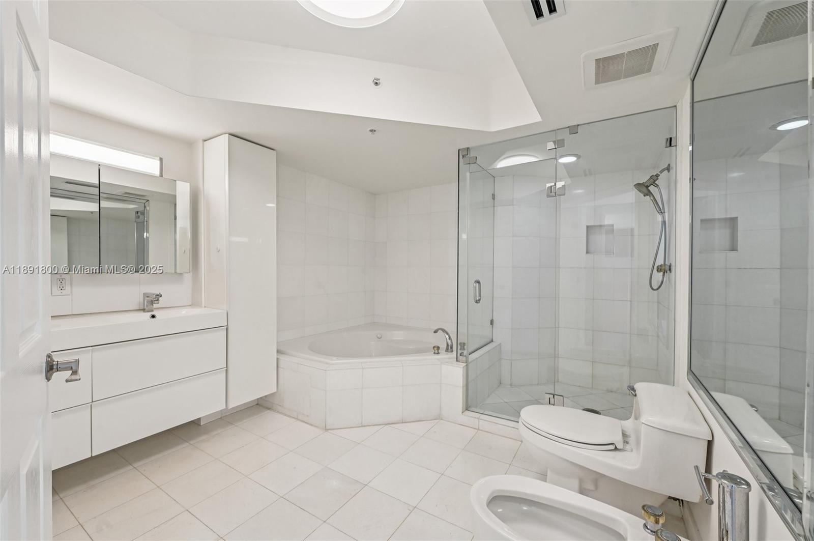 LA GORCE PALACE CONDO - Residential