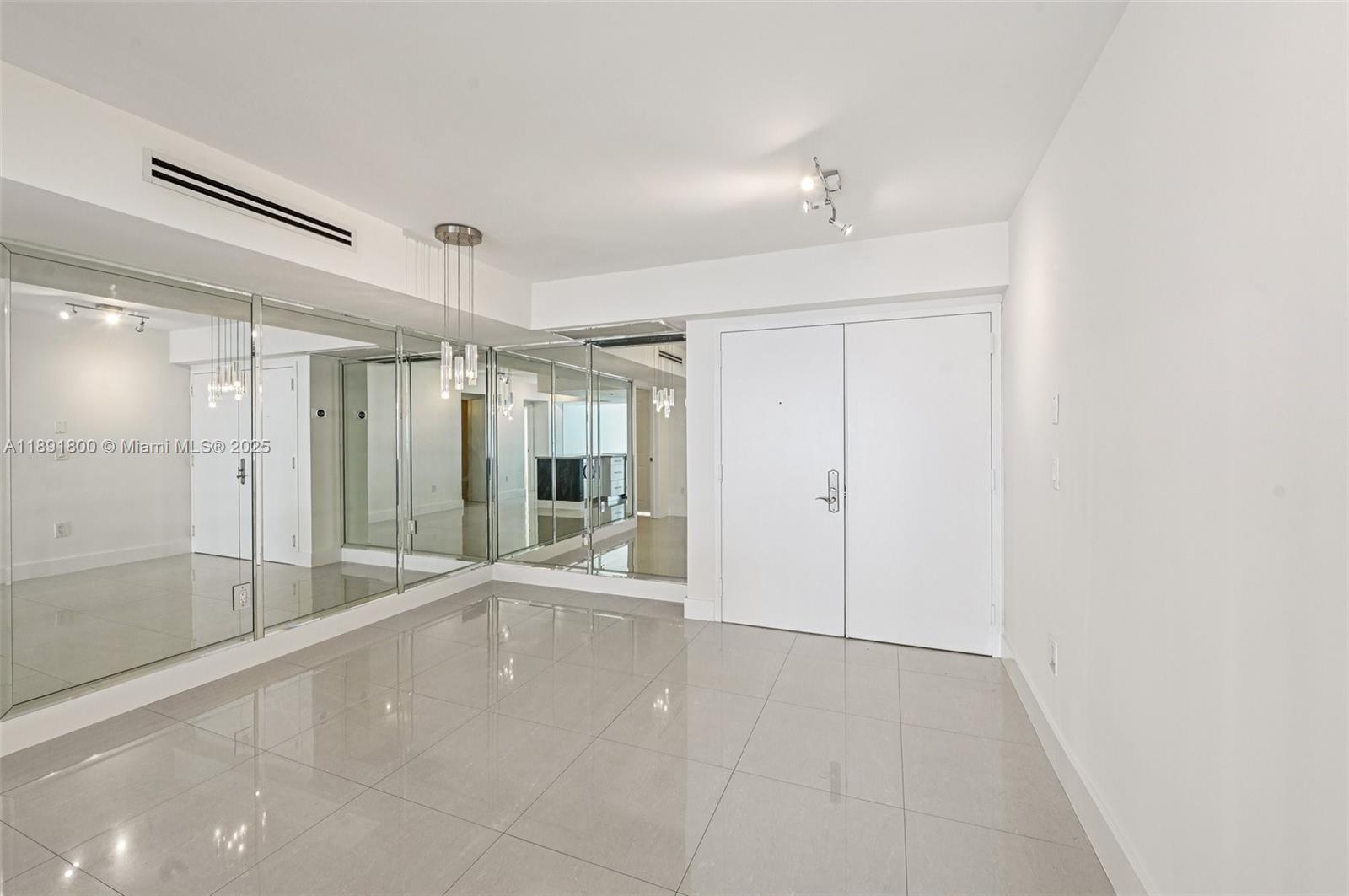 LA GORCE PALACE CONDO - Residential