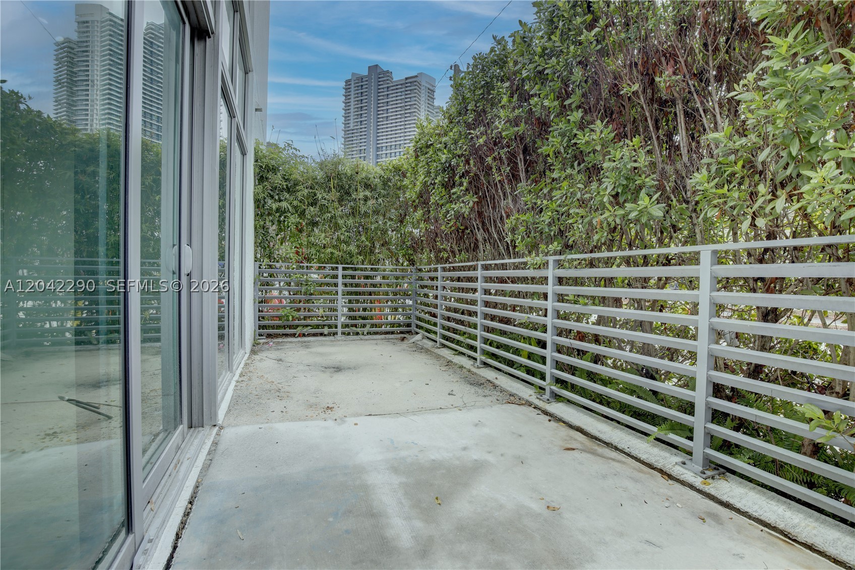 1600 SW 1st Ave TH-09