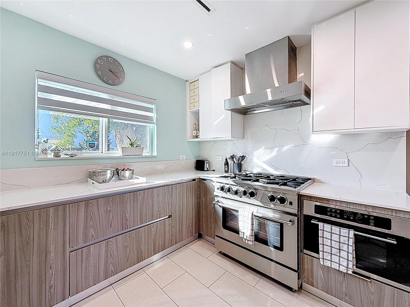 HOLLYWOOD COUNTRY CLUB ES - Residential