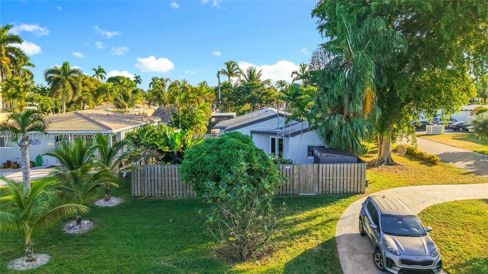 HOLLYWOOD COUNTRY CLUB ES - Residential