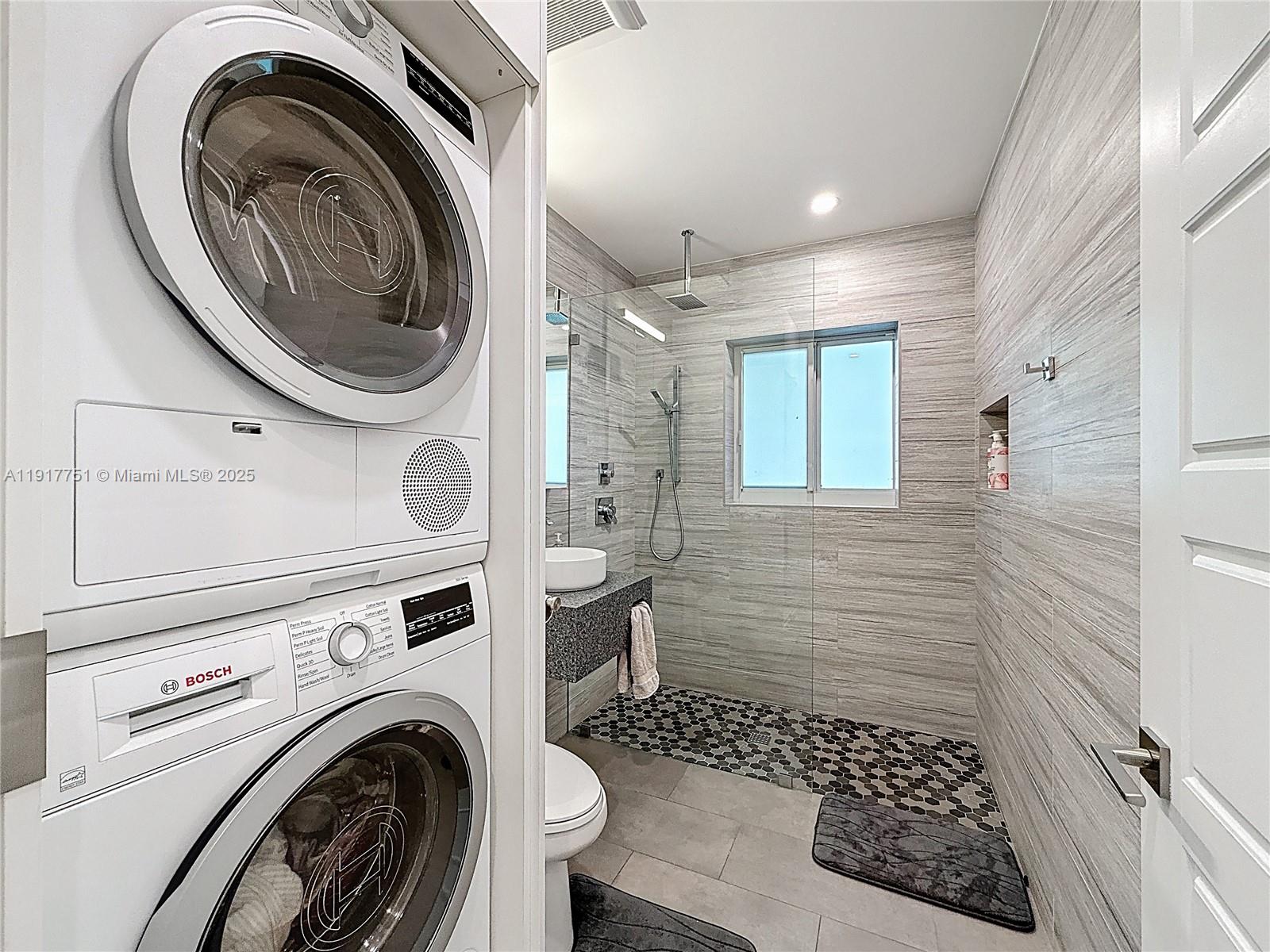 HOLLYWOOD COUNTRY CLUB ES - Residential