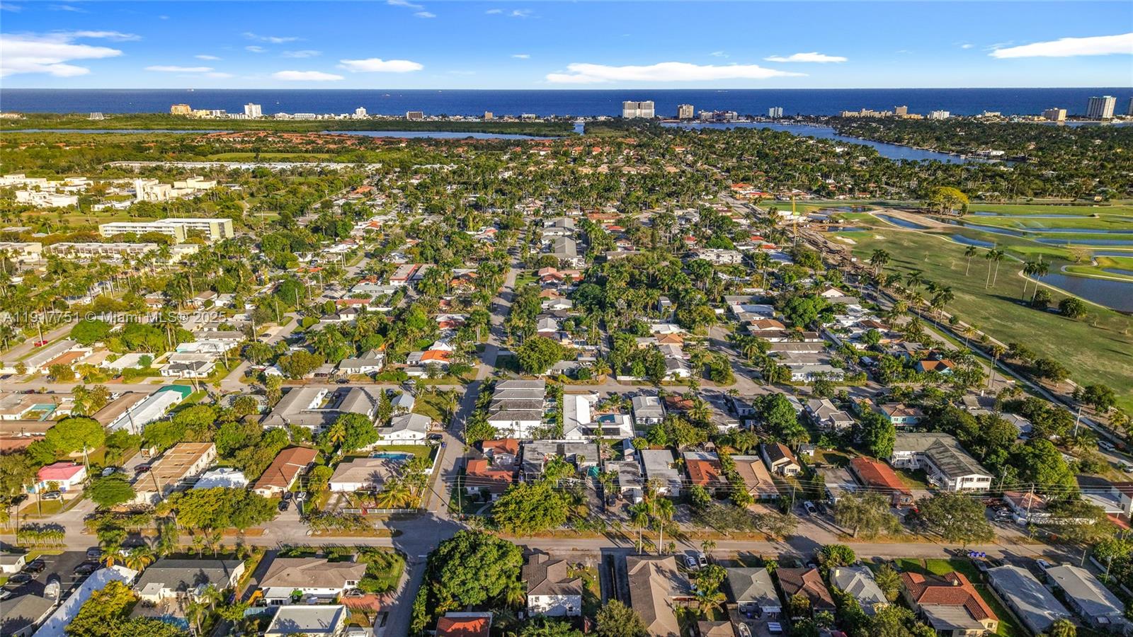 HOLLYWOOD COUNTRY CLUB ES - Residential