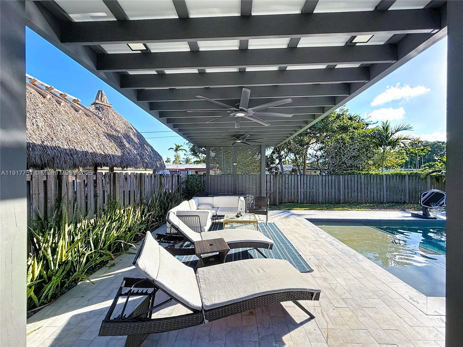 HOLLYWOOD COUNTRY CLUB ES - Residential