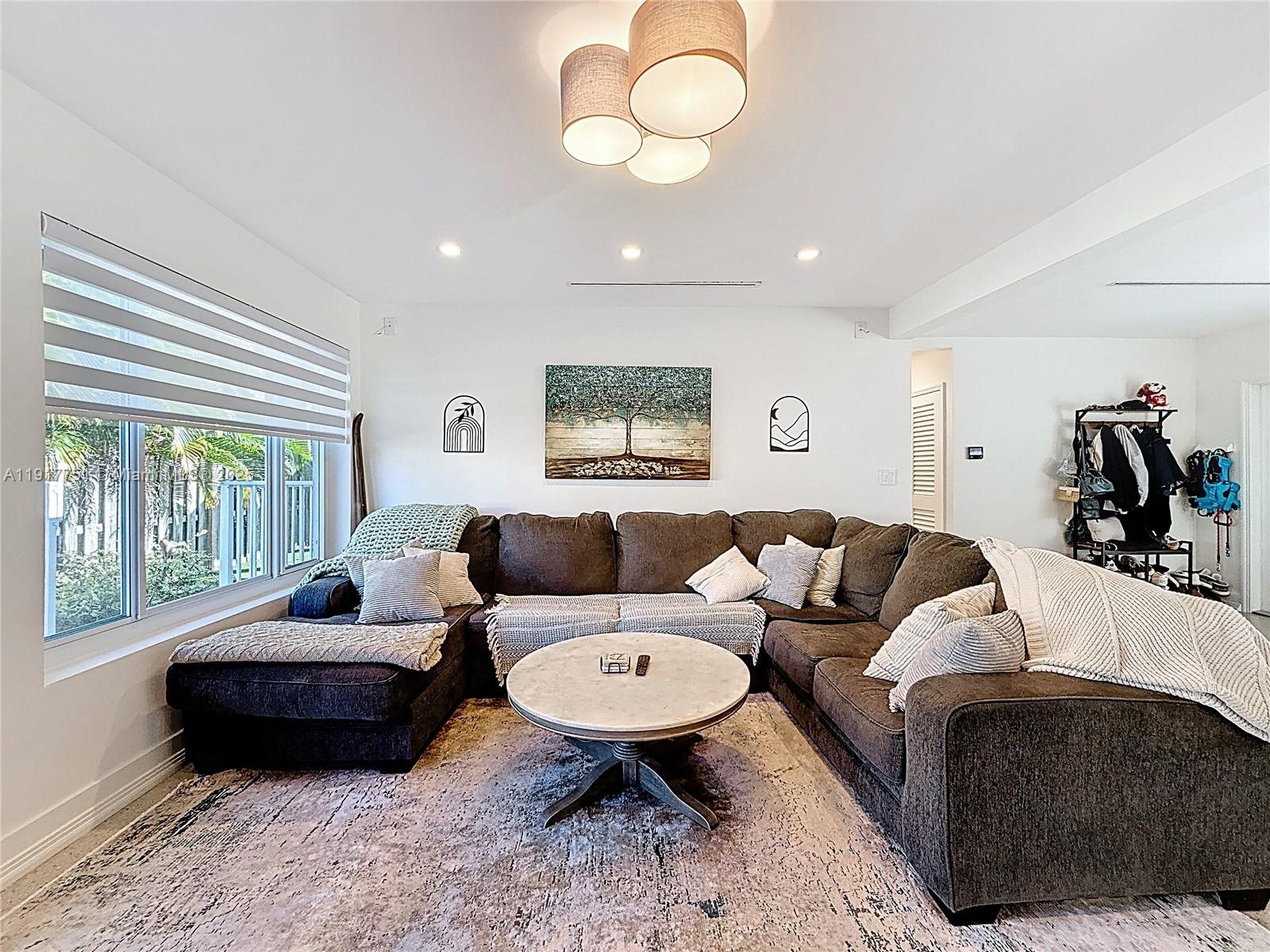 HOLLYWOOD COUNTRY CLUB ES - Residential