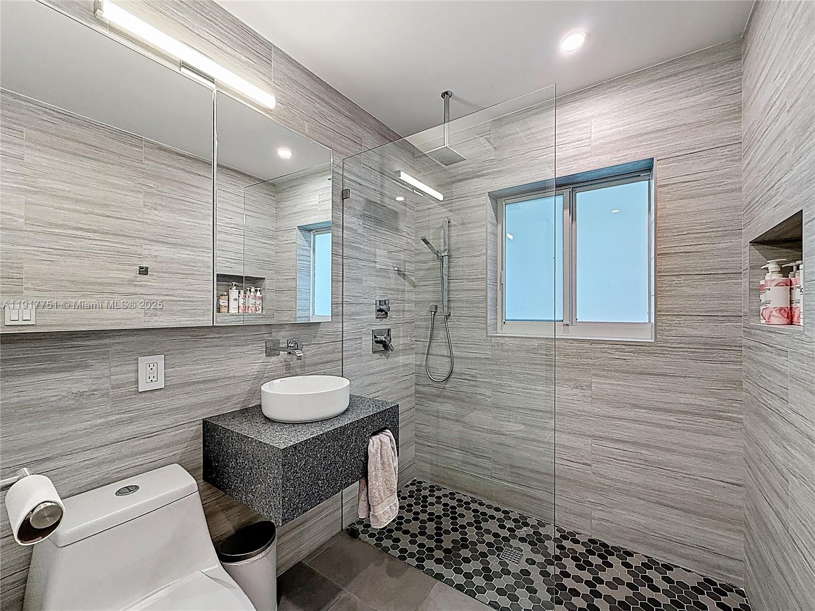 HOLLYWOOD COUNTRY CLUB ES - Residential