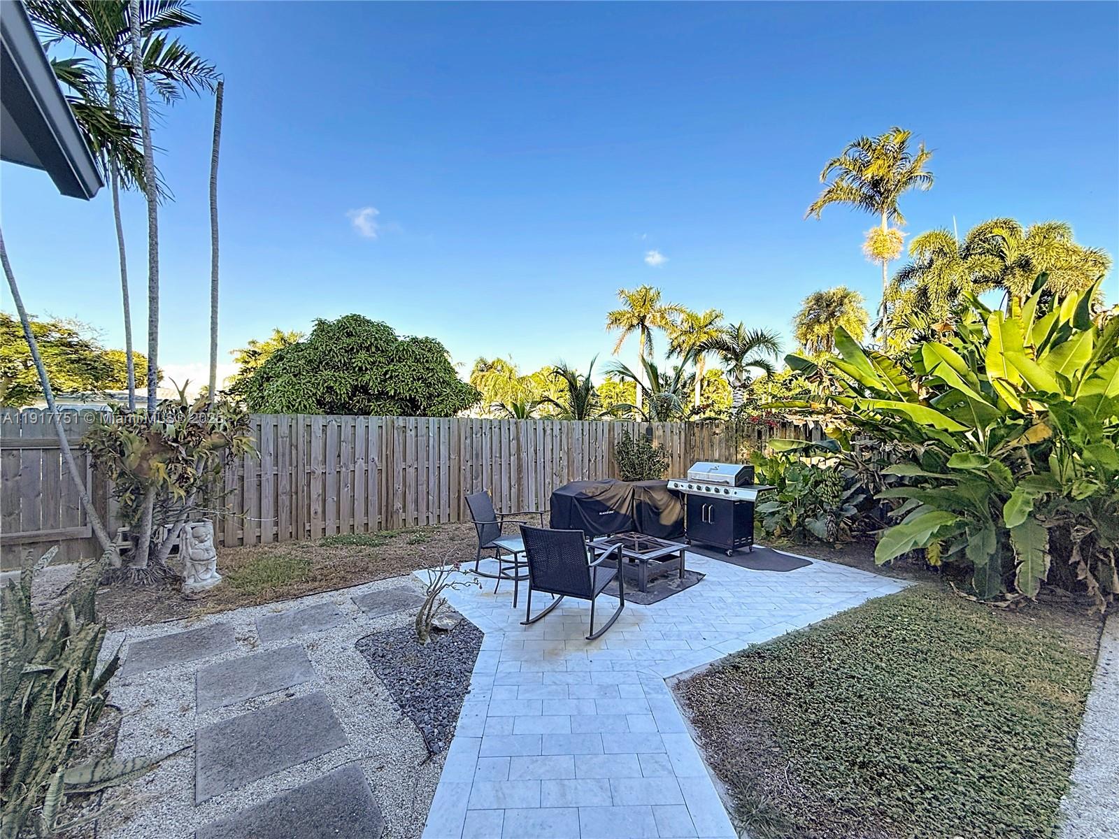 HOLLYWOOD COUNTRY CLUB ES - Residential