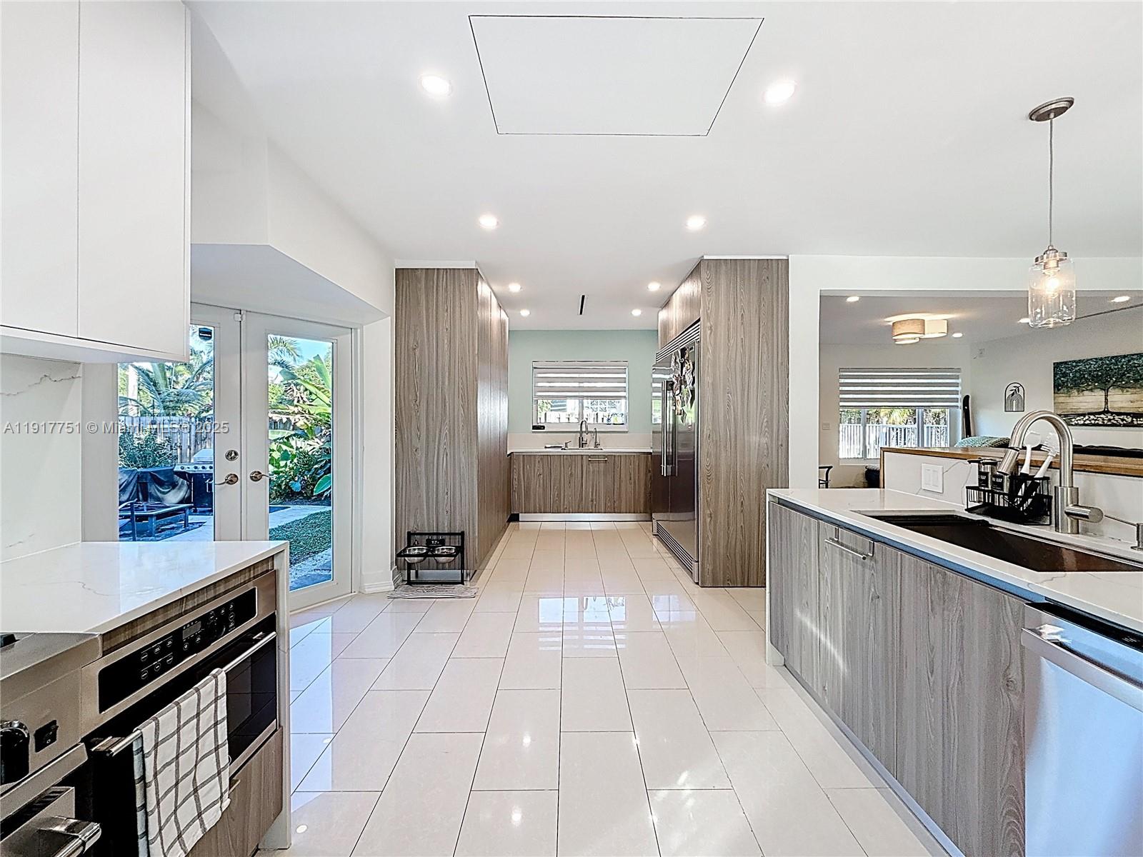 HOLLYWOOD COUNTRY CLUB ES - Residential