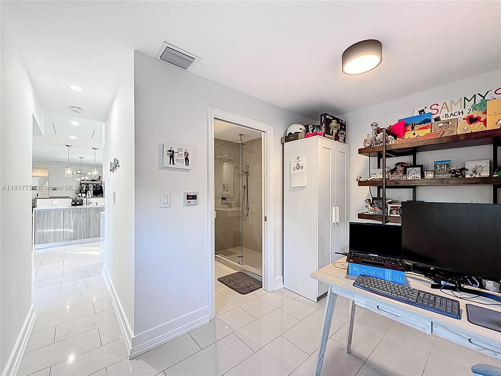 HOLLYWOOD COUNTRY CLUB ES - Residential