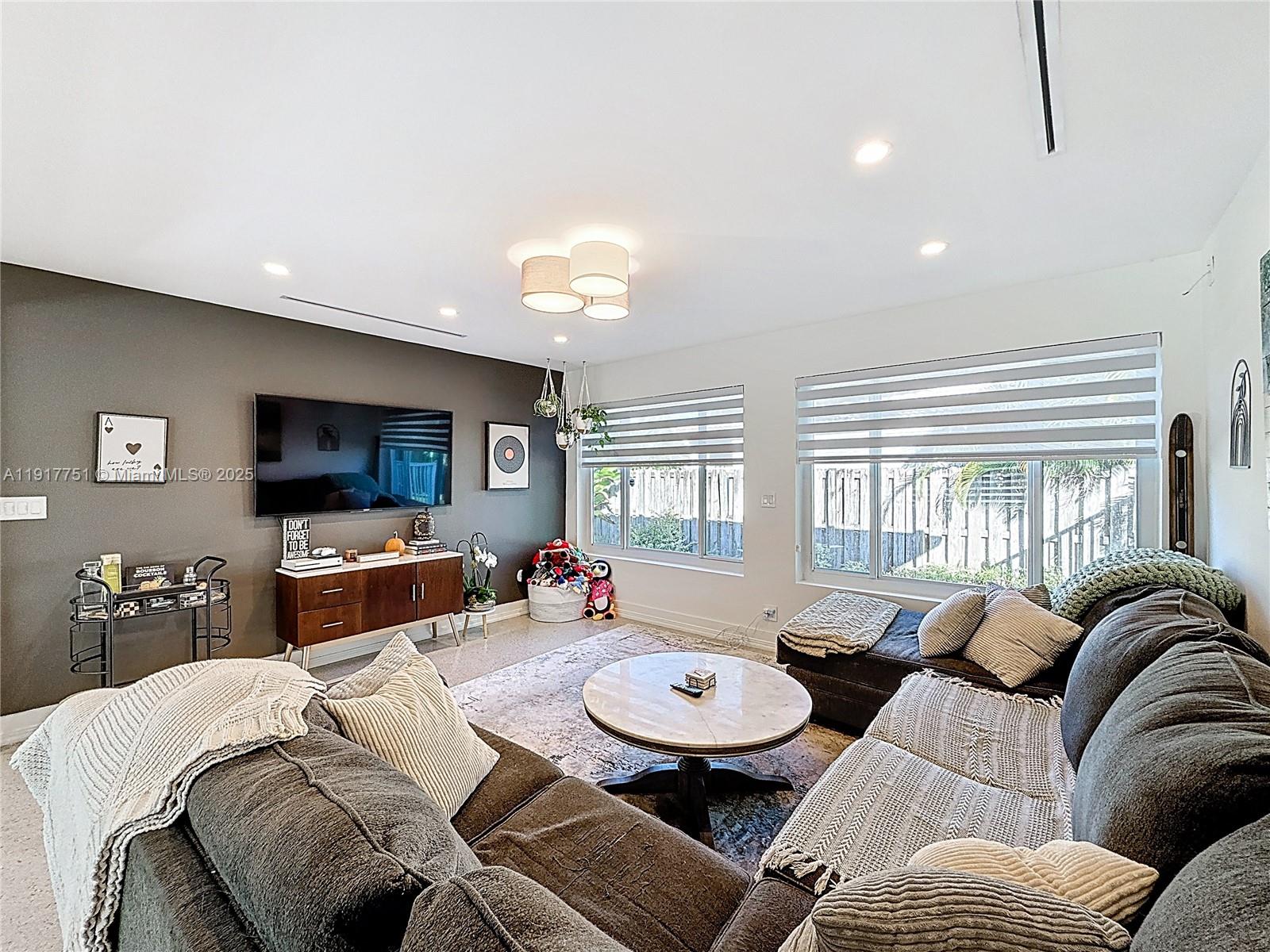 HOLLYWOOD COUNTRY CLUB ES - Residential