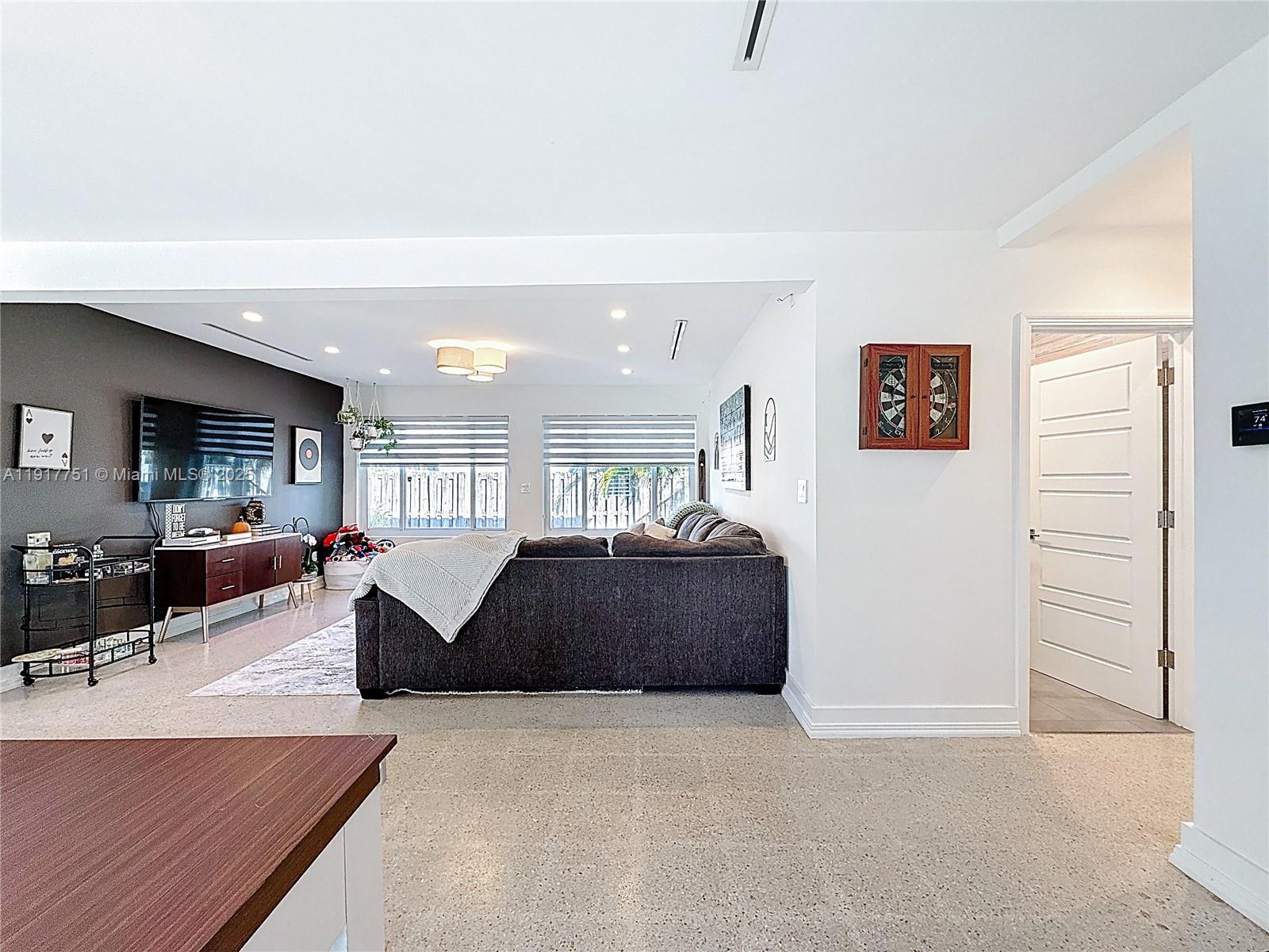 HOLLYWOOD COUNTRY CLUB ES - Residential