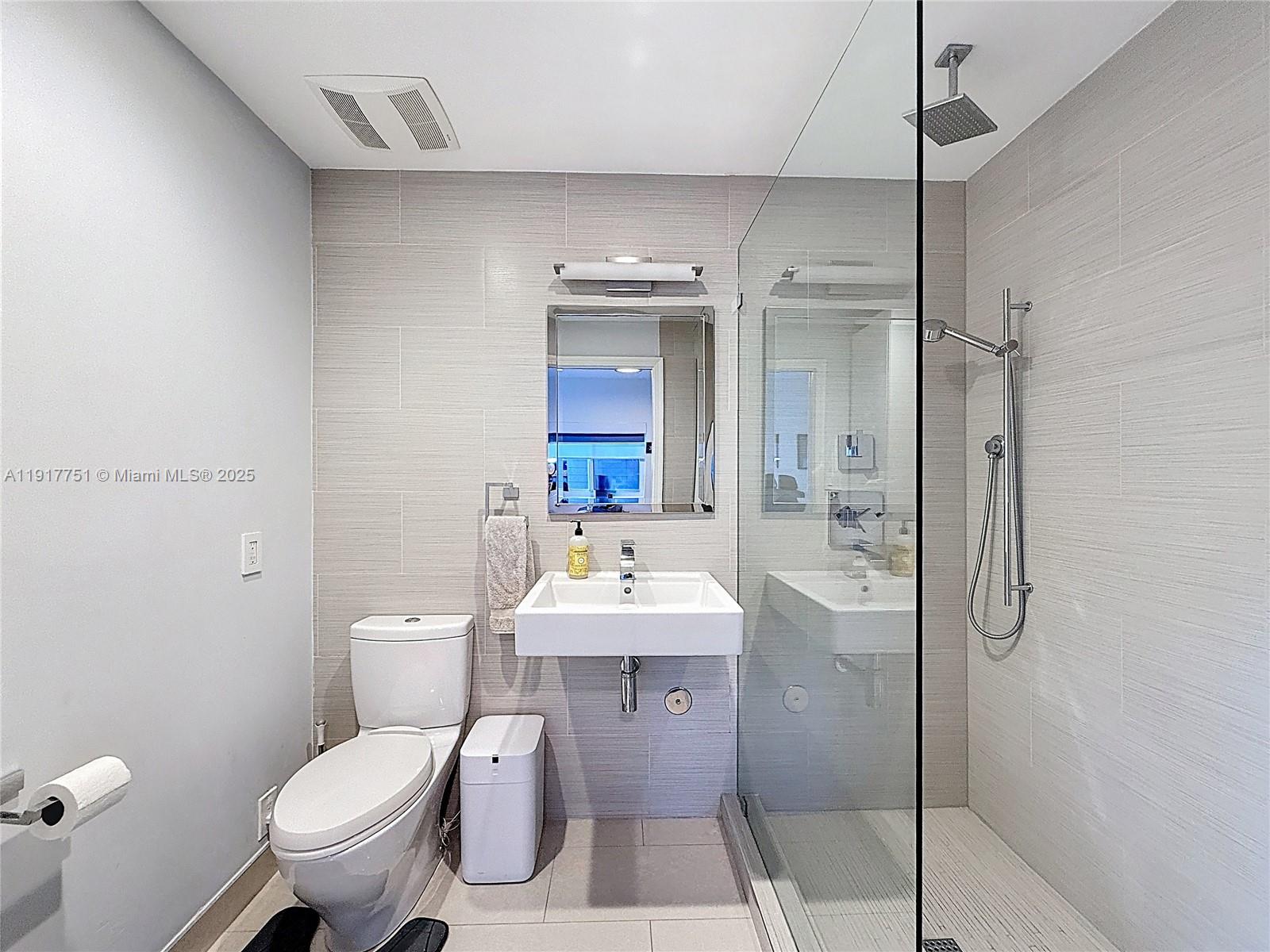 HOLLYWOOD COUNTRY CLUB ES - Residential