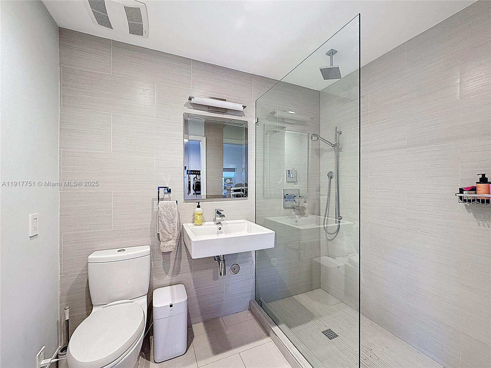 HOLLYWOOD COUNTRY CLUB ES - Residential