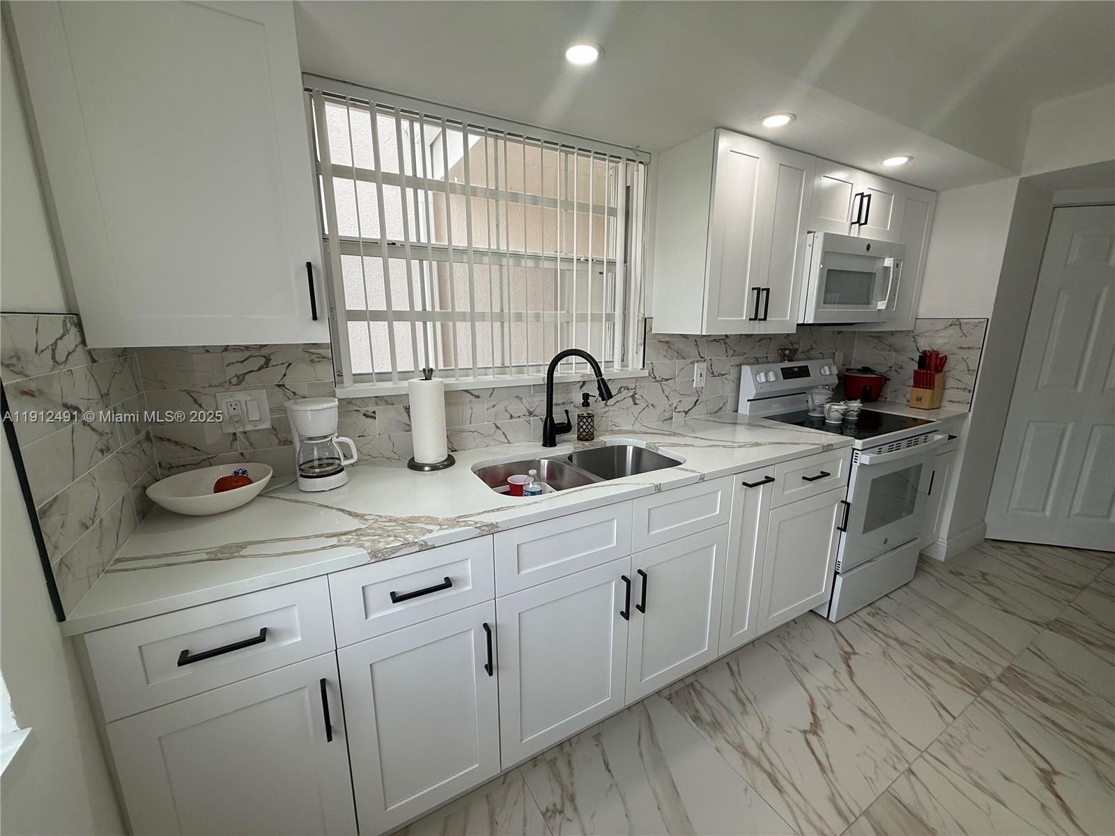 KEYS GATE CONDO NO SEVEN - Residential