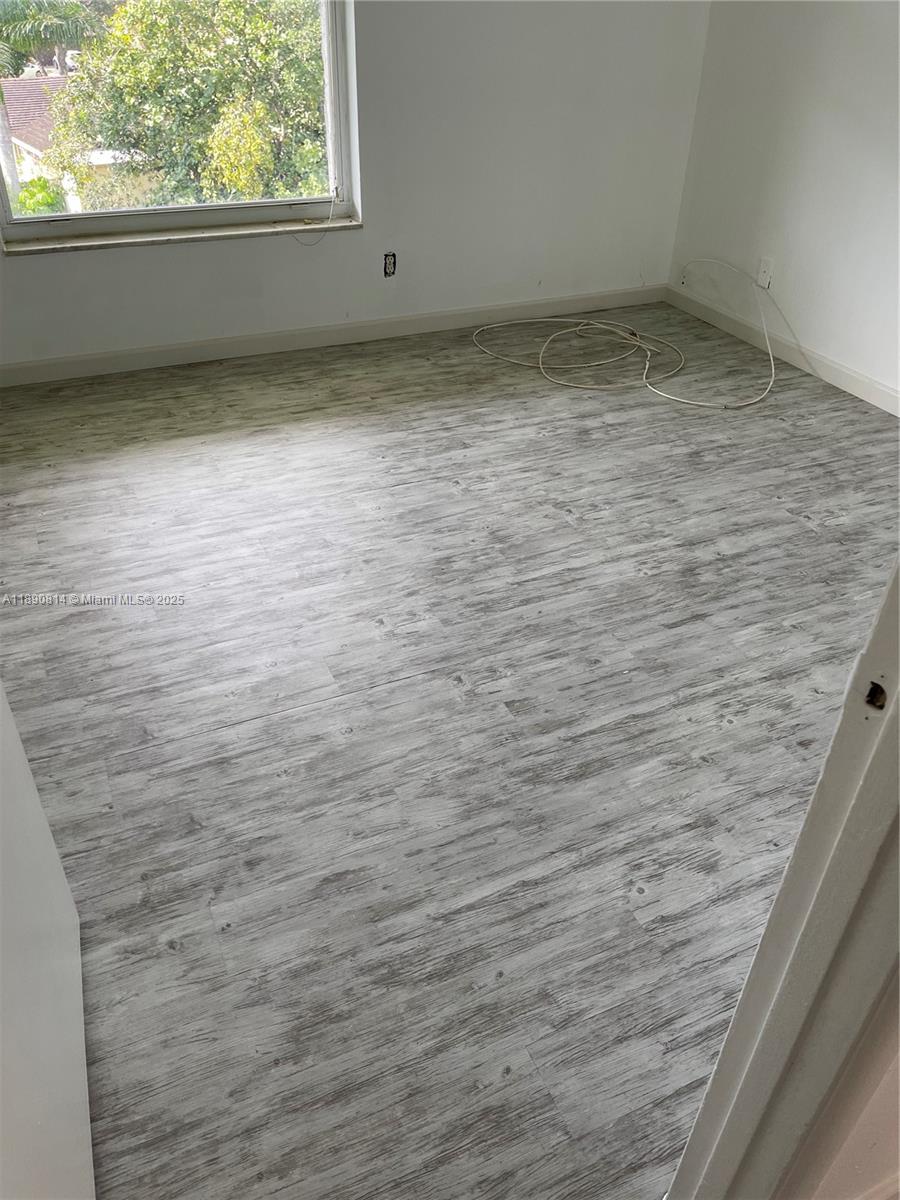 NEWPORT CONDO - Residential