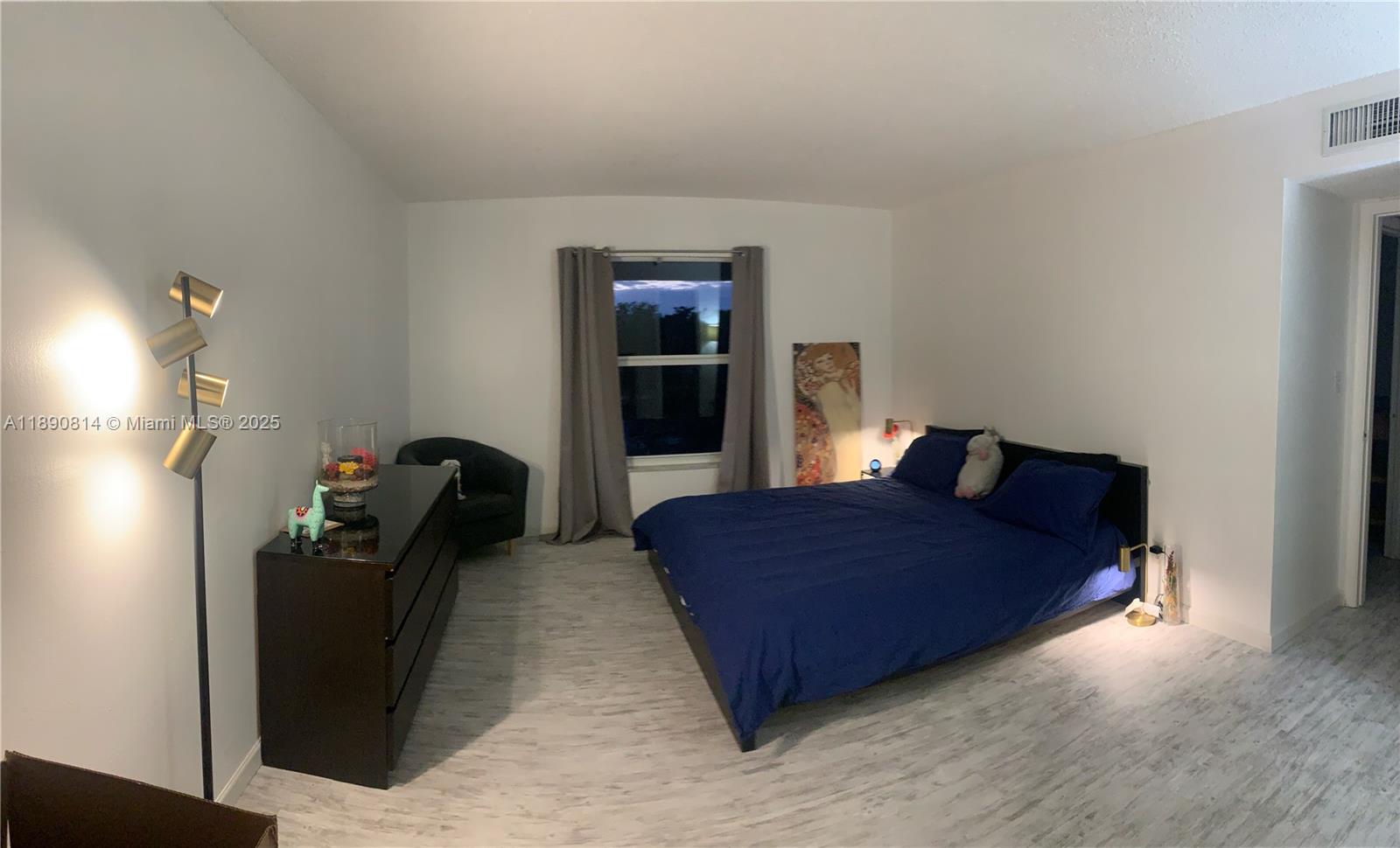 NEWPORT CONDO - Residential