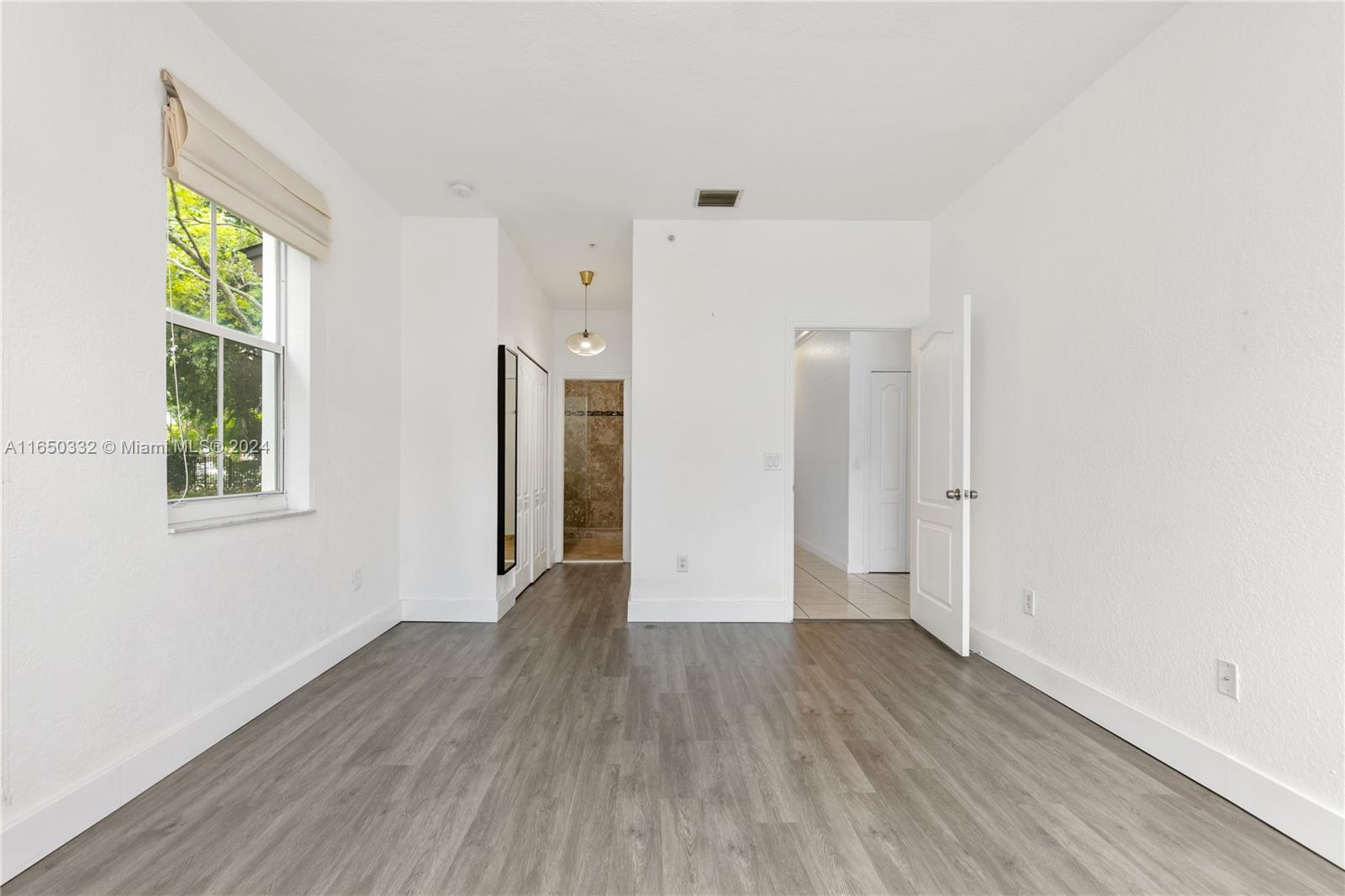 Photo 17 of 37 of listing 40ef7eb1-c304-4707-85a3-416b74b39ddb condo