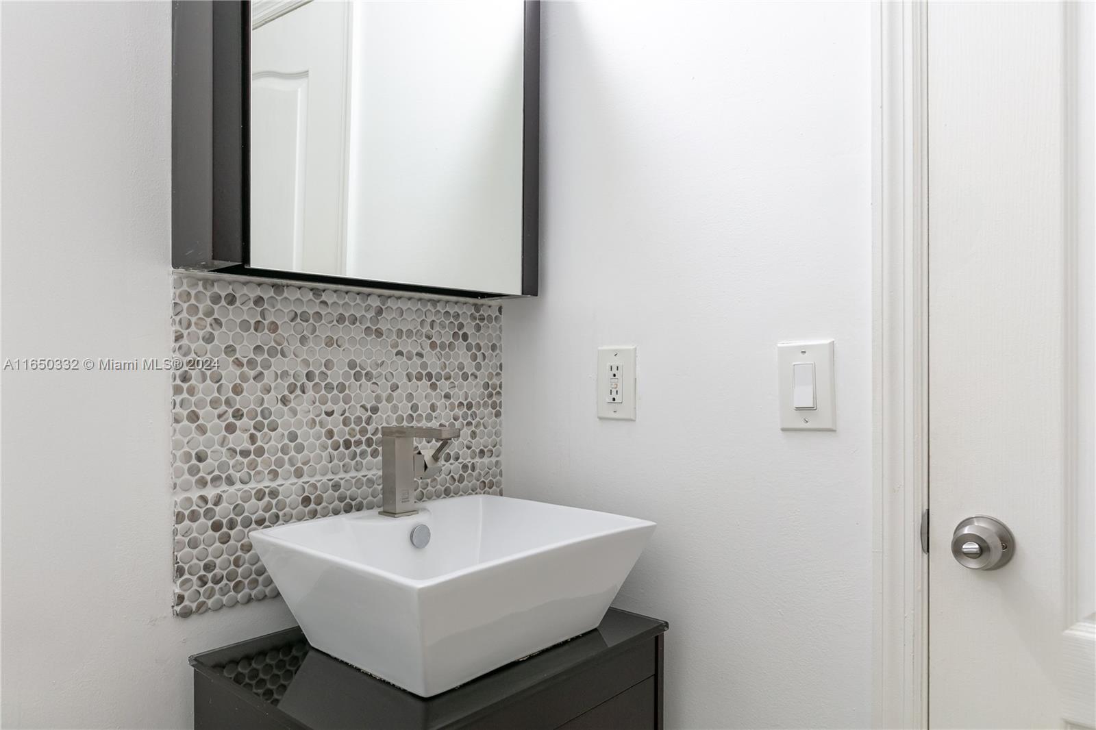 Photo 25 of 37 of listing 40ef7eb1-c304-4707-85a3-416b74b39ddb condo