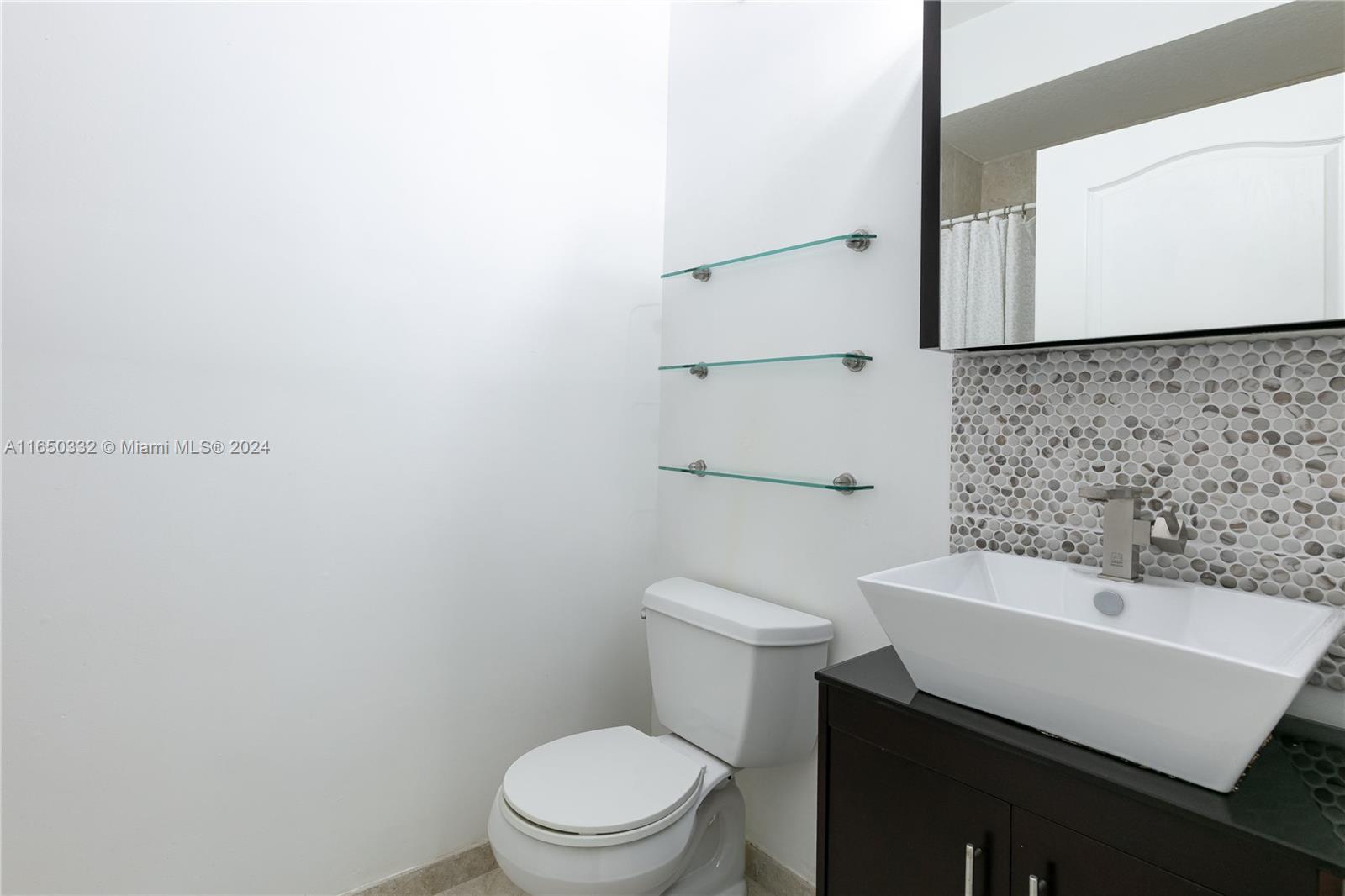 Photo 24 of 37 of listing 40ef7eb1-c304-4707-85a3-416b74b39ddb condo