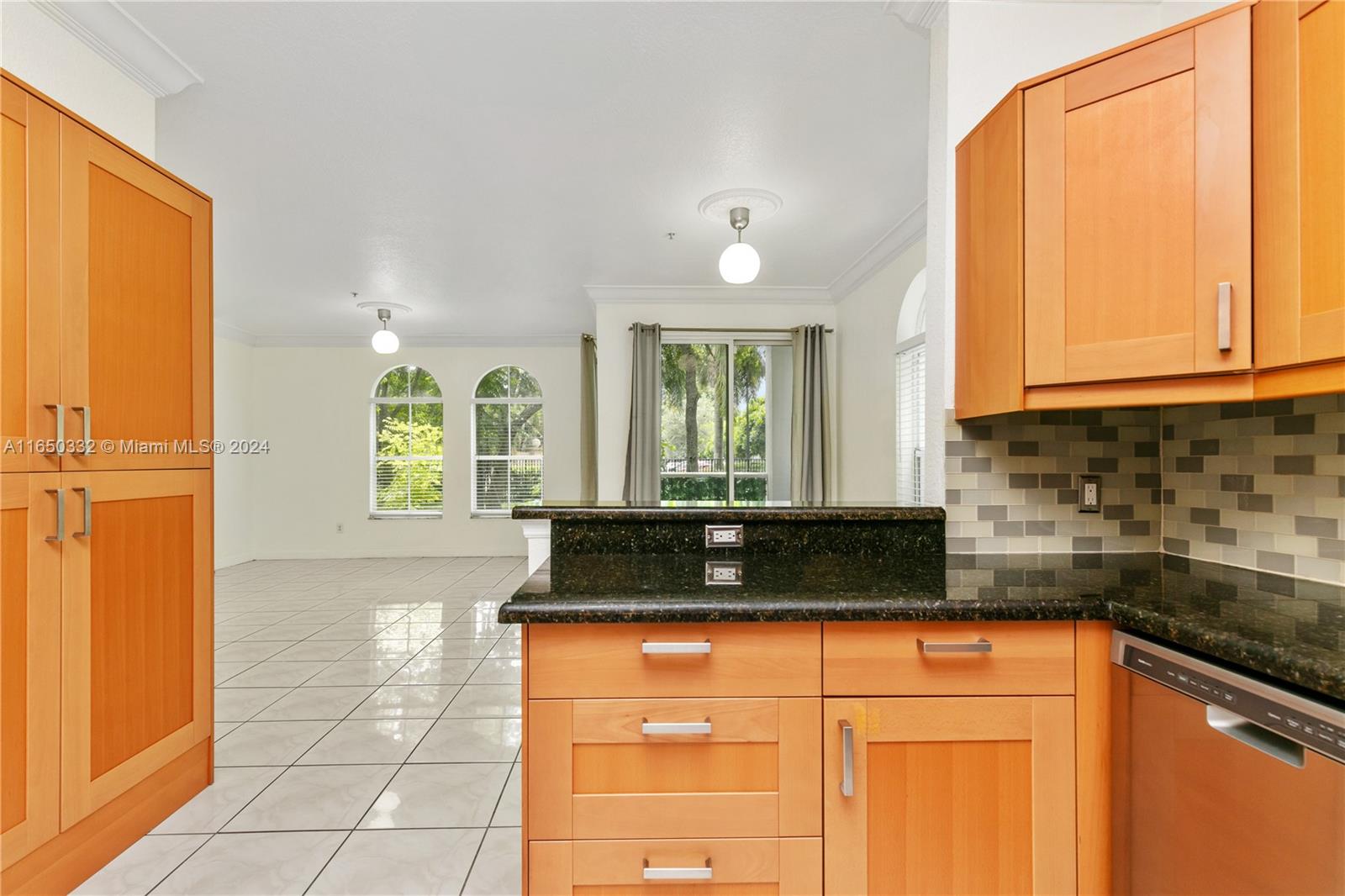 Photo 7 of 37 of listing 40ef7eb1-c304-4707-85a3-416b74b39ddb condo