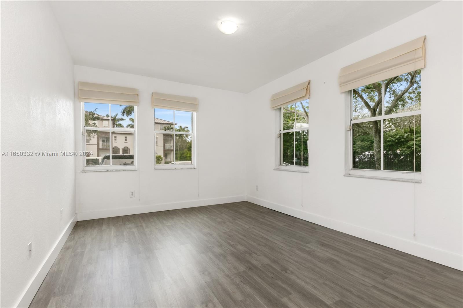 Photo 16 of 37 of listing 40ef7eb1-c304-4707-85a3-416b74b39ddb condo