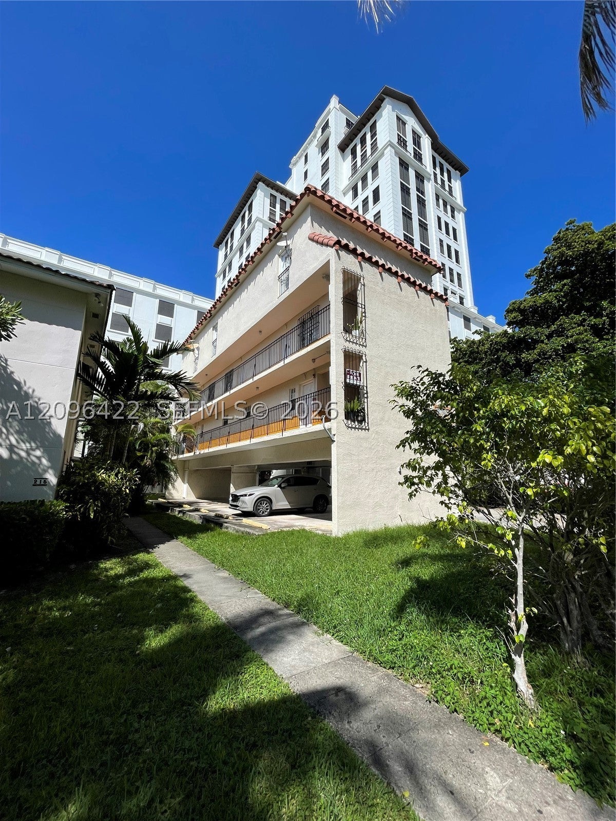 211 Sidonia Ave 4
