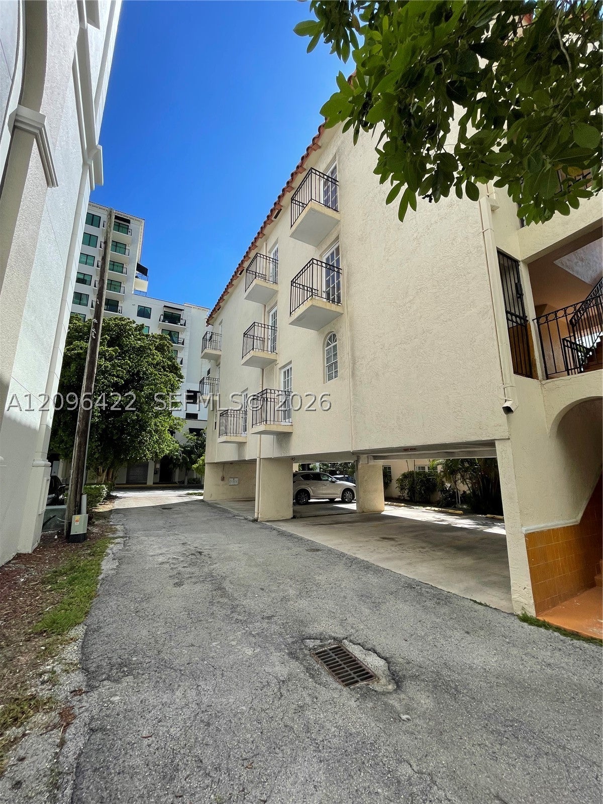 211 Sidonia Ave 4
