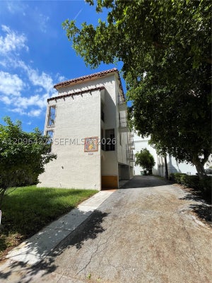 211 SIDONIA AVE APT 4, CORAL GABLES, FL 33134 - Image aeac6c26bf75fbb9de2d1e926ec2224d/434647200