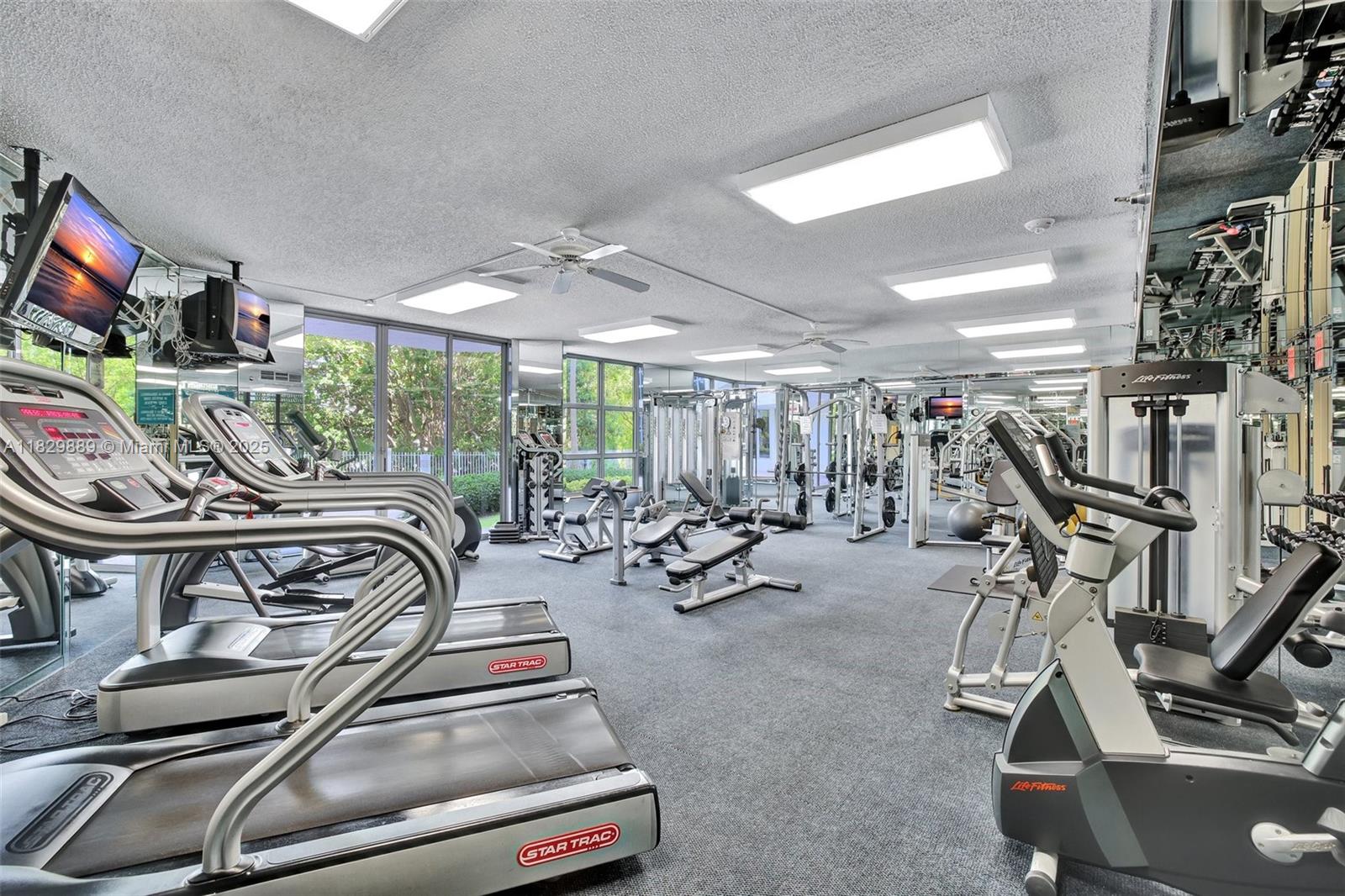 MYSTIC POINTE TOWER 600 C - Residential