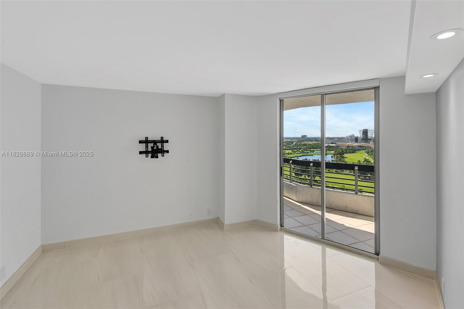 MYSTIC POINTE TOWER 600 C - Residential