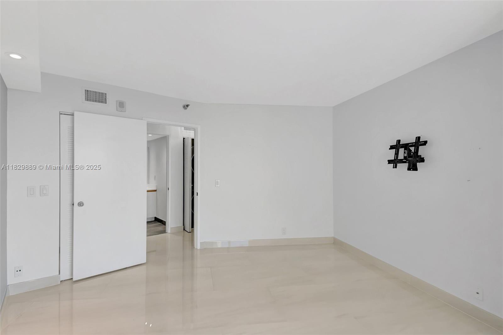 MYSTIC POINTE TOWER 600 C - Residential