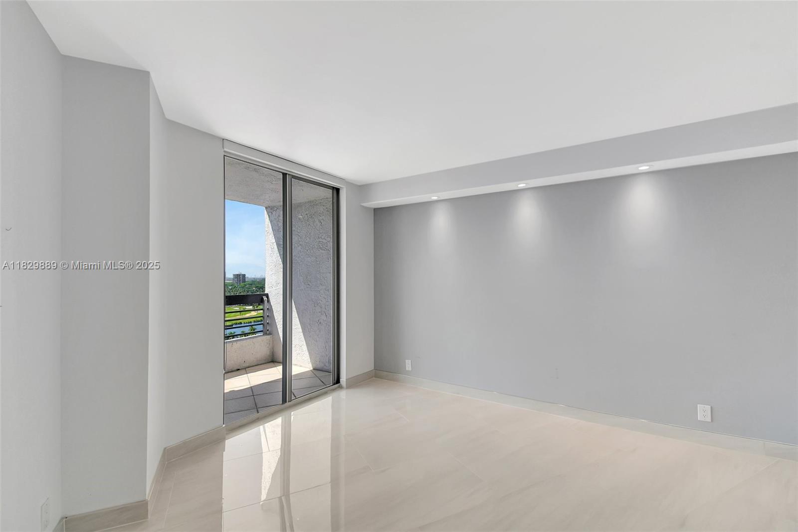 MYSTIC POINTE TOWER 600 C - Residential