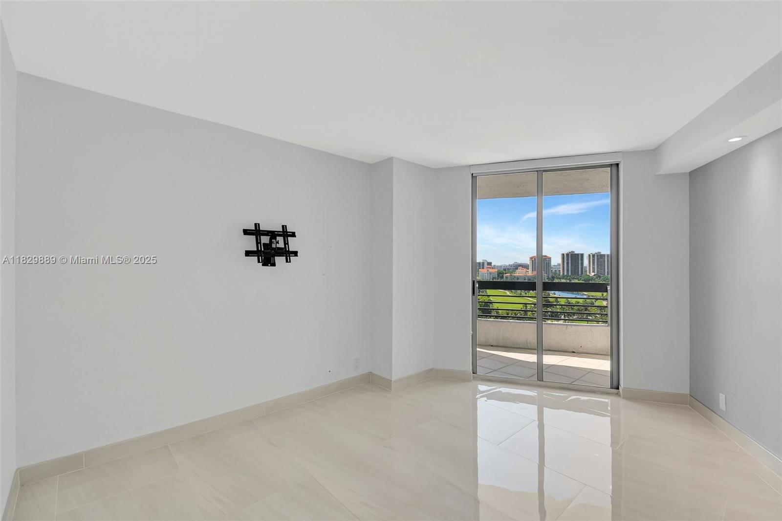 MYSTIC POINTE TOWER 600 C - Residential