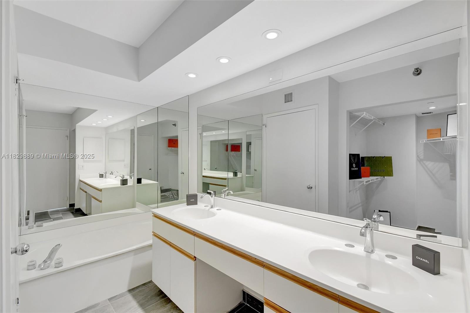 MYSTIC POINTE TOWER 600 C - Residential