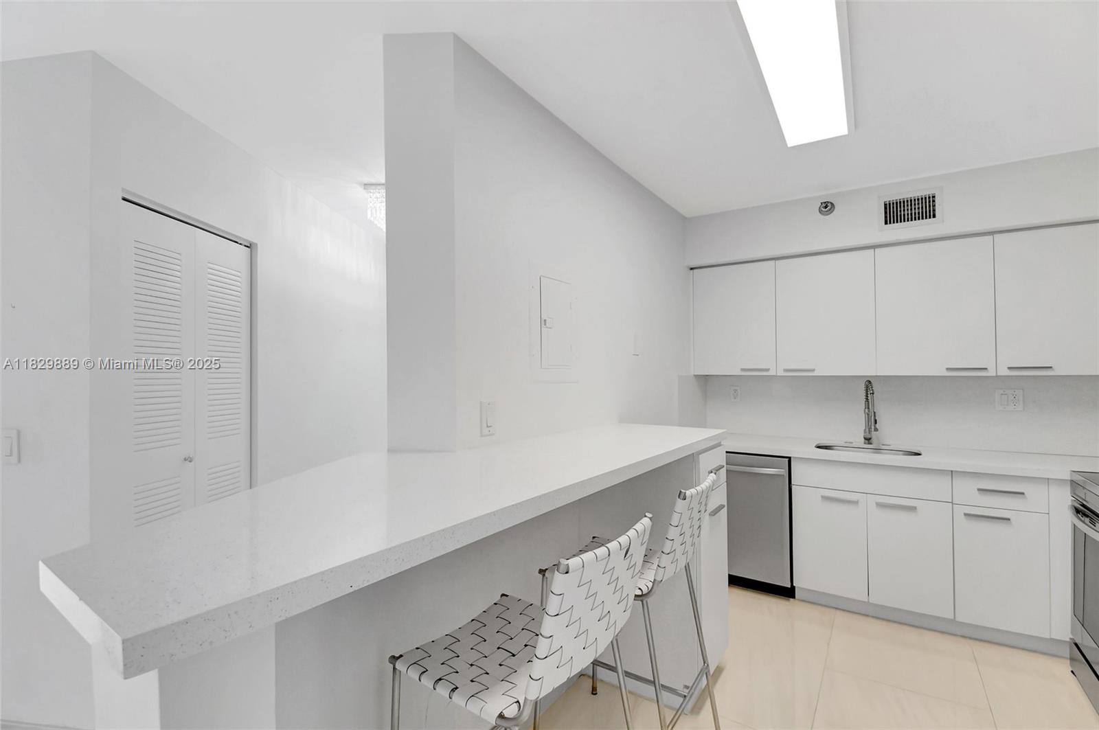 MYSTIC POINTE TOWER 600 C - Residential