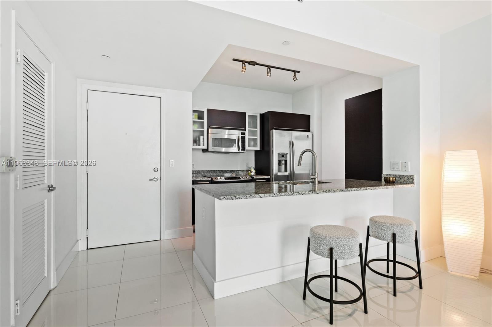 THE PLAZA 901 BRICKELL CO - Residential Lease