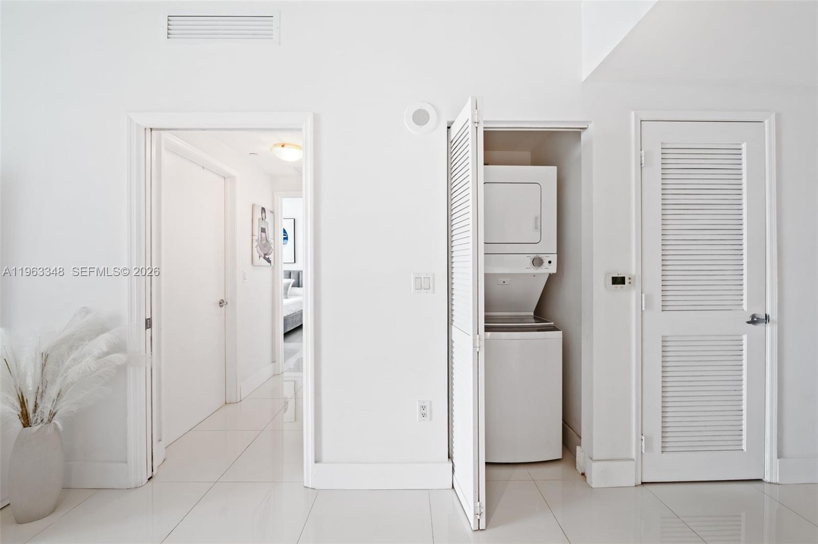 THE PLAZA 901 BRICKELL CO - Residential Lease