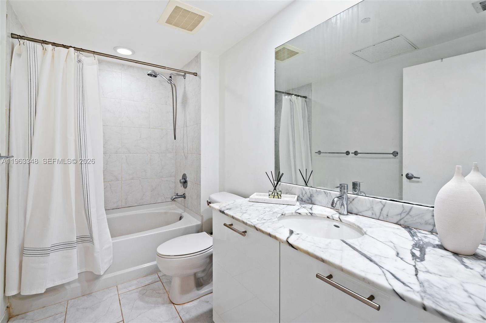 THE PLAZA 901 BRICKELL CO - Residential Lease