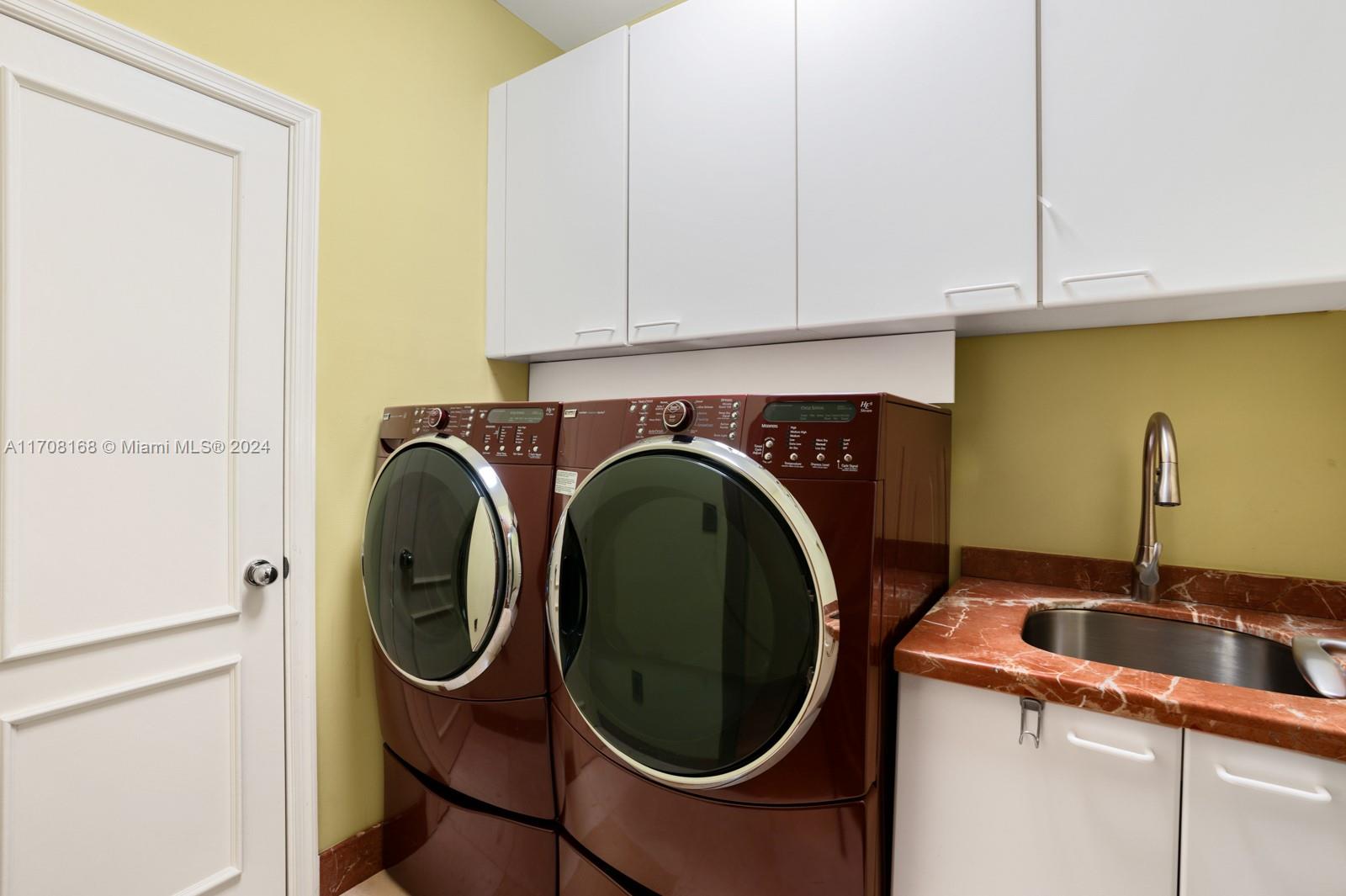 THE COURTYARDS AT THE POI - Residential