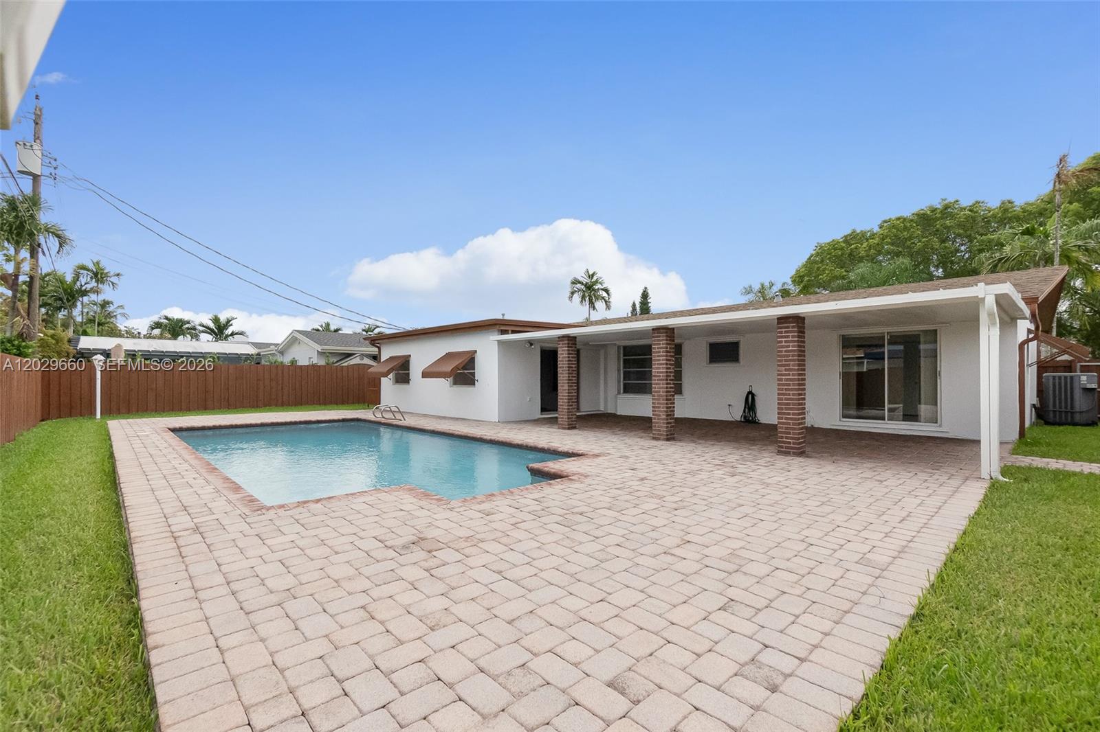 5830 SW 89th Ct