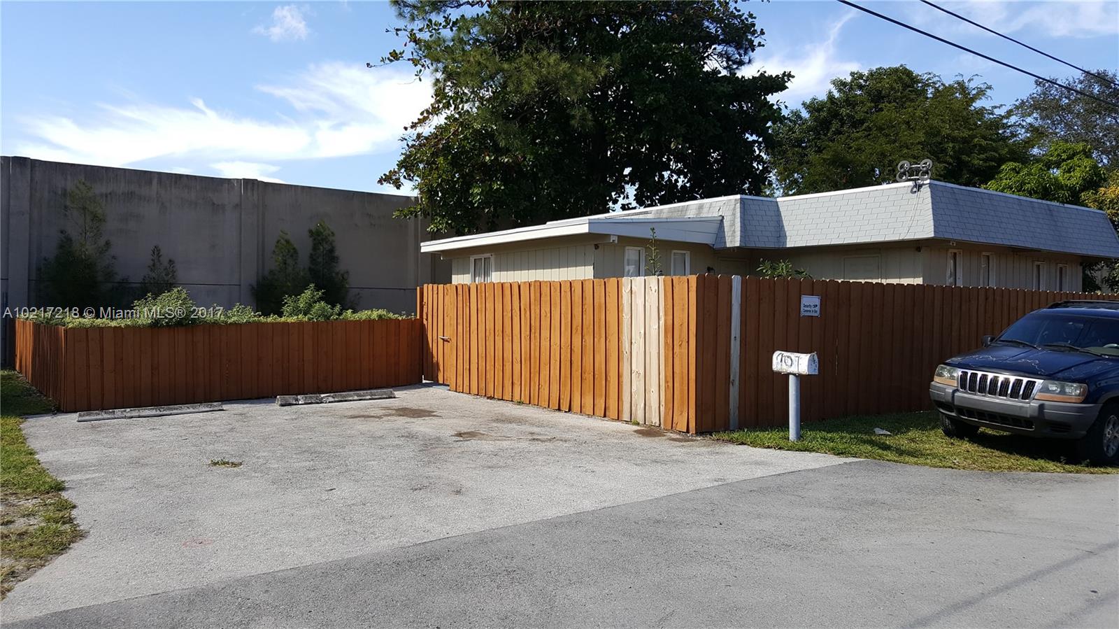 SINGLE FAMILY HOME OPERATING AS A NON-CONFORMING FIVE UNIT RENTAL PROPERTY (5-STUDIOS/5-BATHROOMS)WITH $2,875/MONTH IN REVENUE ($34,500/YEAR), $6,000/YEAR IN EXPENSES (ELECTRIC, WATER, INTERNET, LAWN), $2,500/YEAR FOR INSURANCE AND CURRENT TAXES AT $1,560, THIS PROPERTY IS A CASH COW WITH A 13% CAP RATE. UNITS HAVE BEEN UPGRADED WITH NEW BATHROOMS AND FLOORING. NEW ROOF (2014), TENTED (2014), NEW CENTRAL A/C (2016), TANKLESS HEATER (2014) AND LAUNDRY AREA. DOUBLE LOT INCLUDED. DO NOT DISTURB TENANTS.
