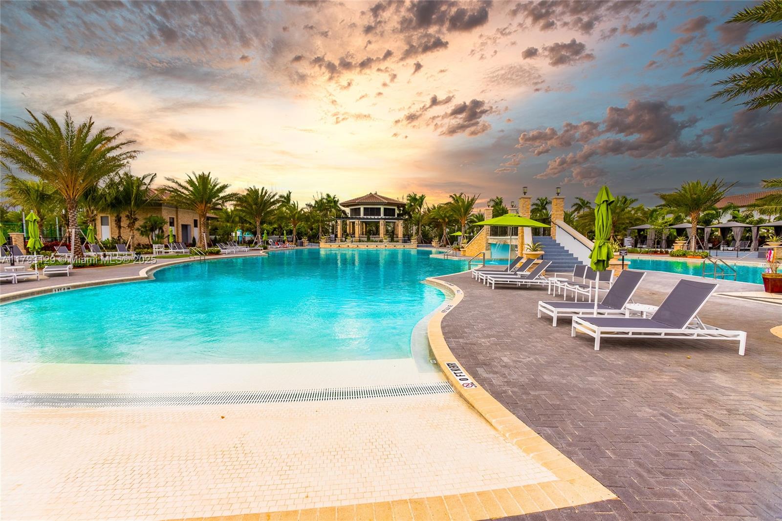 APEX AT PARK CENTRAL COND - Residential