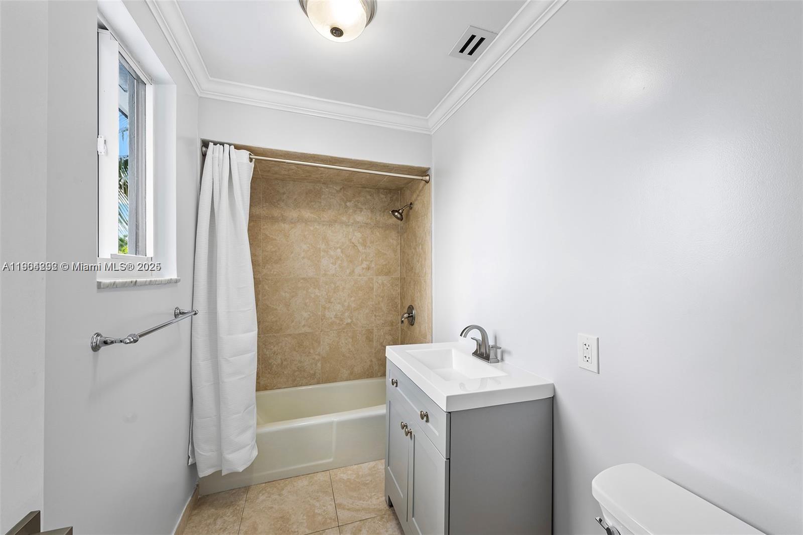 SANTA BARBARA SHORES - Residential