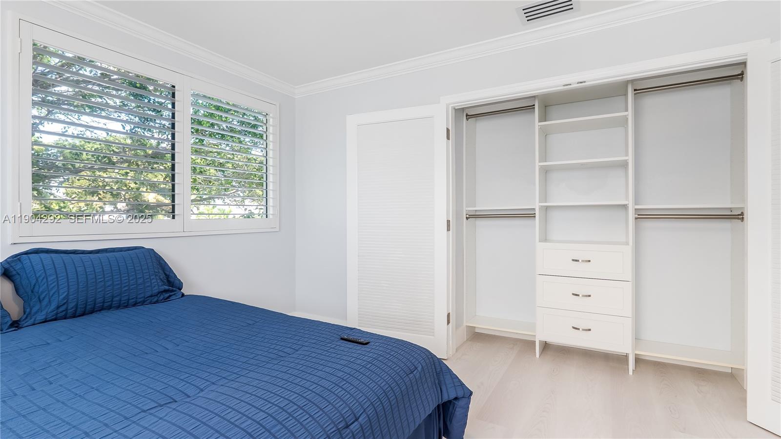 SANTA BARBARA SHORES - Residential