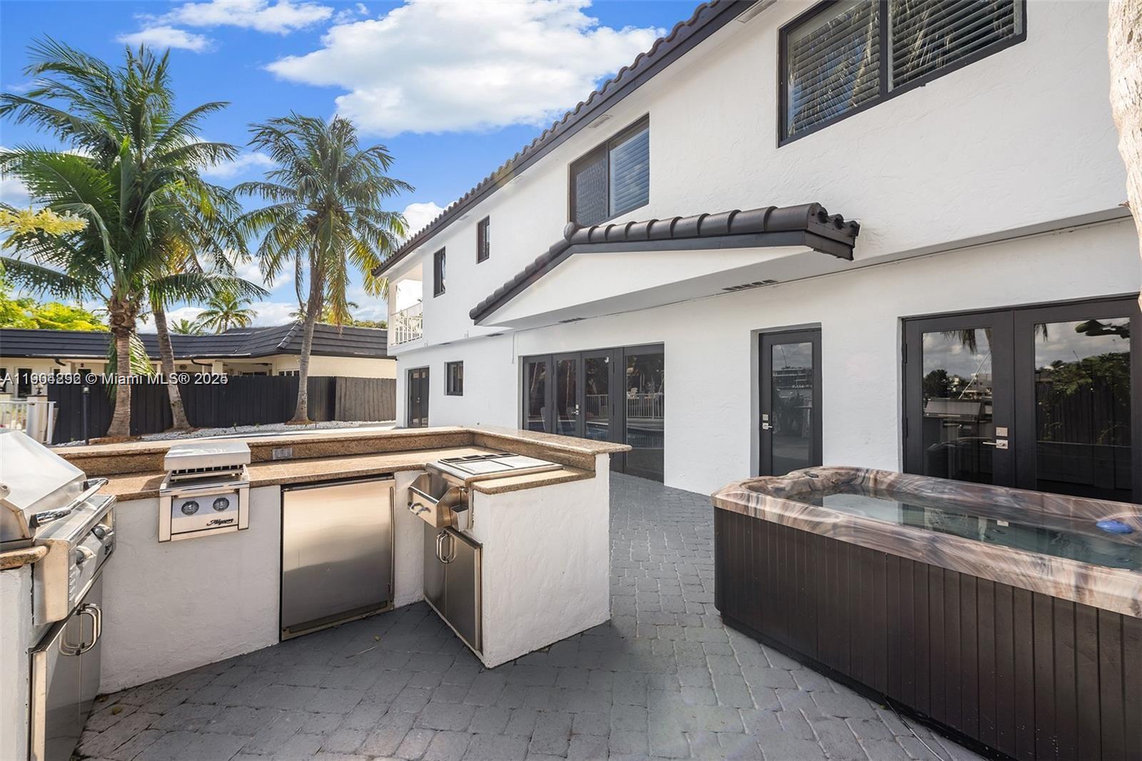 SANTA BARBARA SHORES - Residential