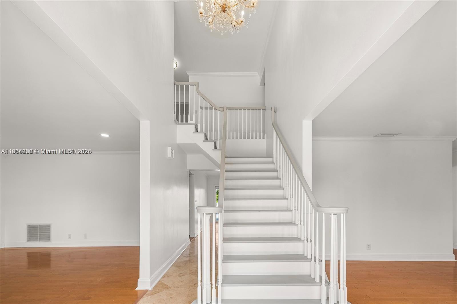 SANTA BARBARA SHORES - Residential