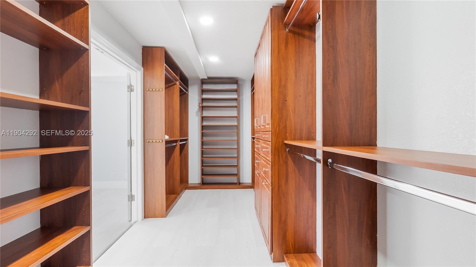 SANTA BARBARA SHORES - Residential