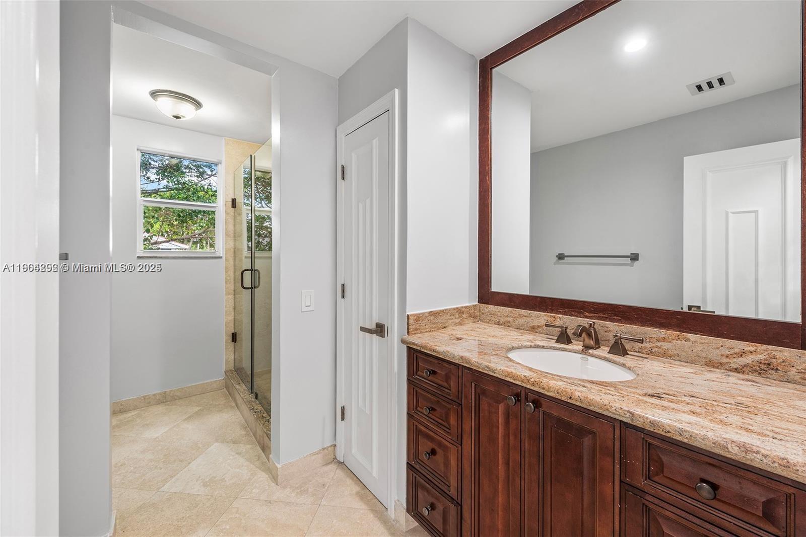 SANTA BARBARA SHORES - Residential